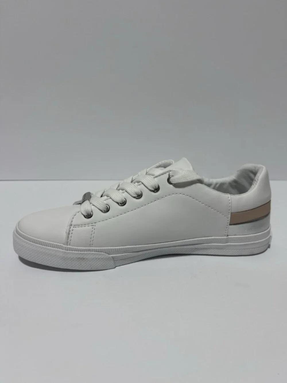 Tommy Hilfiger Women’s Laddi White Lace-Up Sneakers, Size 8 M